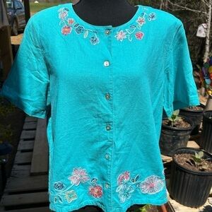 Koret shirt. Size L. Embroidered. Button up. Short sleeve.